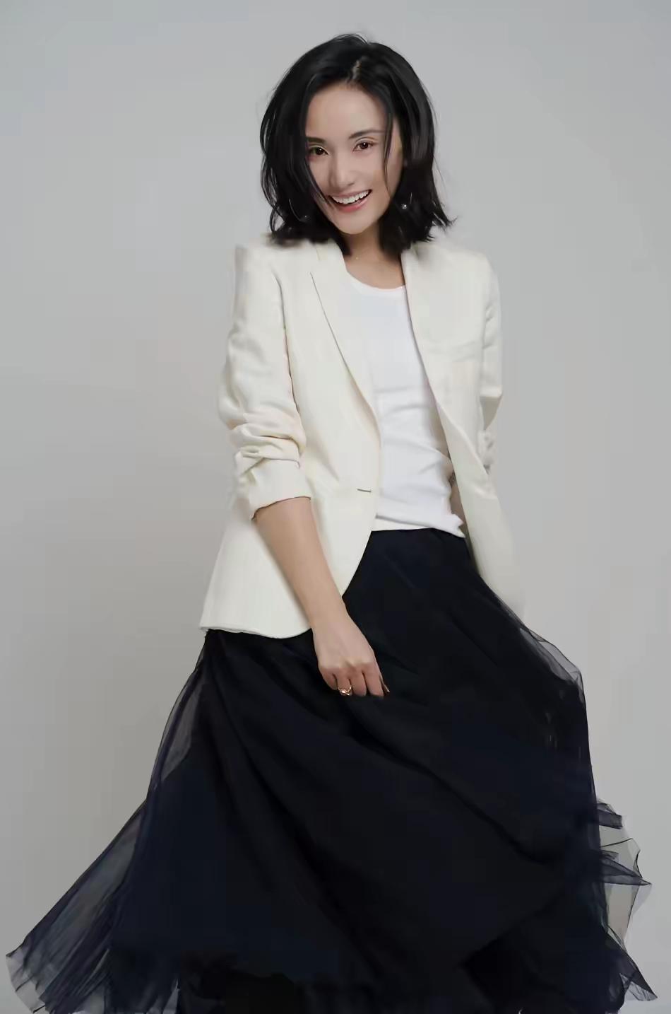 李亚鹏离婚没争房产，却给了前妻24个变现商标，这步棋你看懂了吗？李亚鹏和海哈金