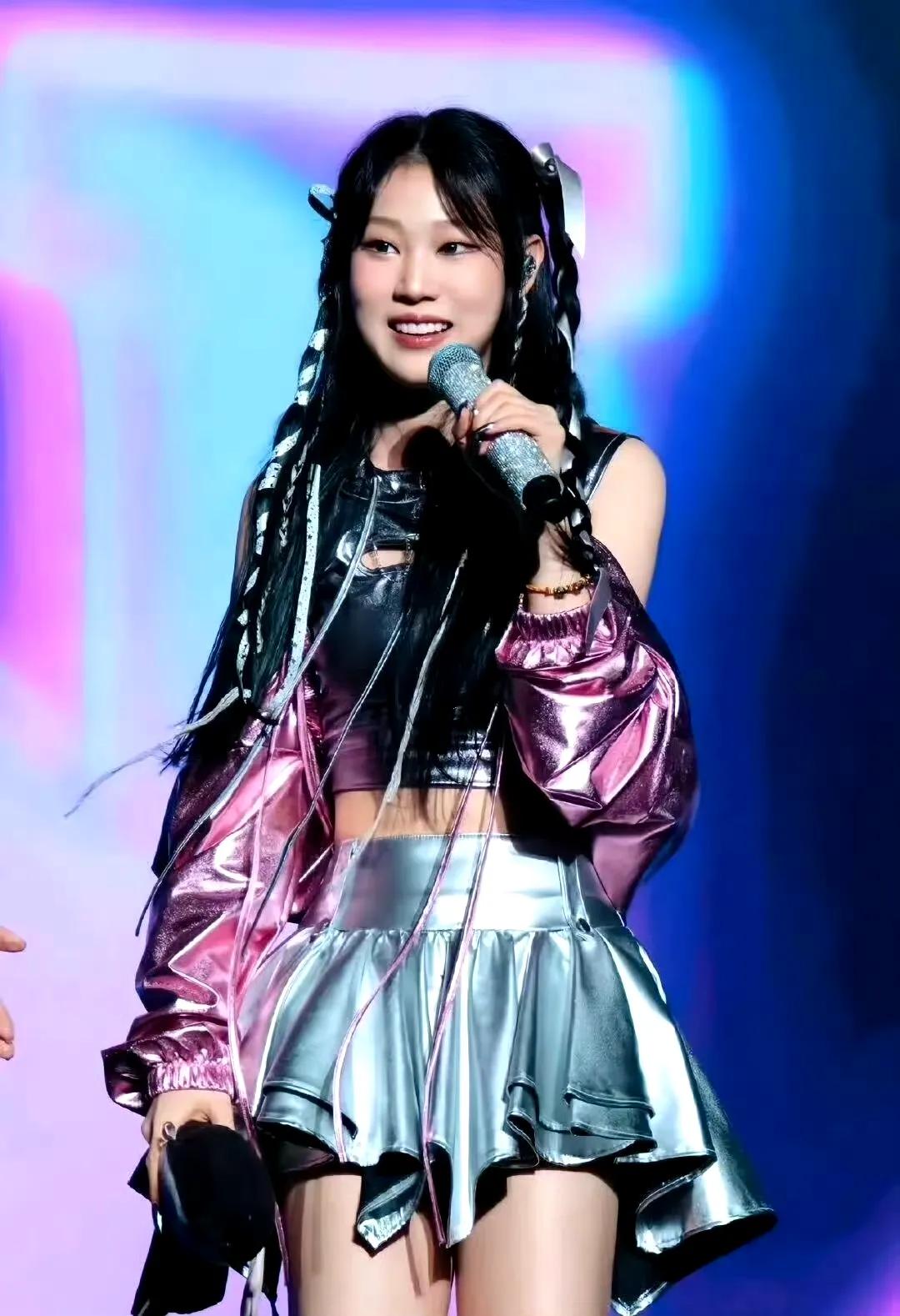 65张专辑惨变垫底，今靠魔性‘美美桑内’血洗韩榜！亲爹小沈阳竟是头号黑粉？当初沈