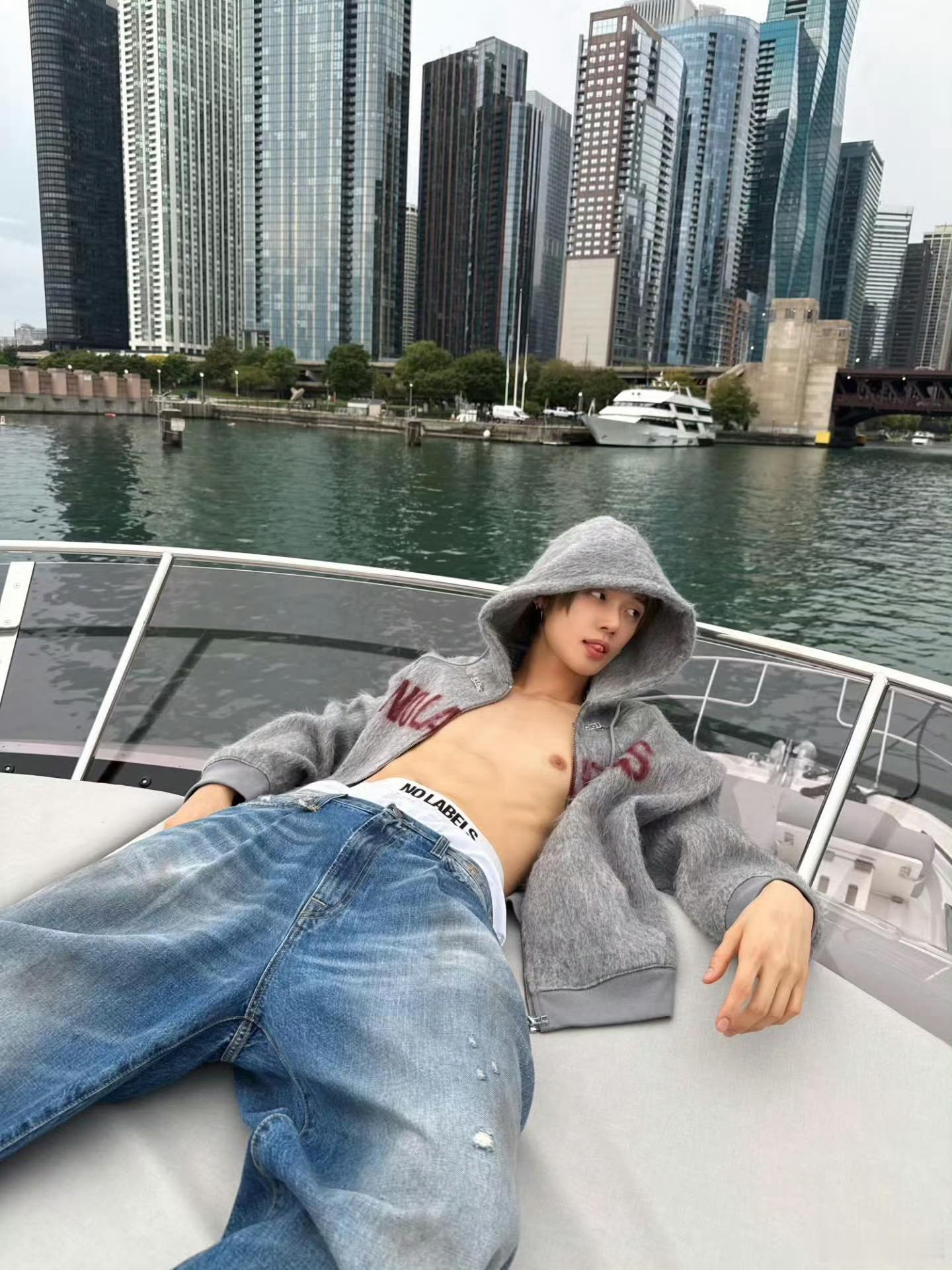 崔然竣腹肌照就这么大方❤️‍🔥​​​