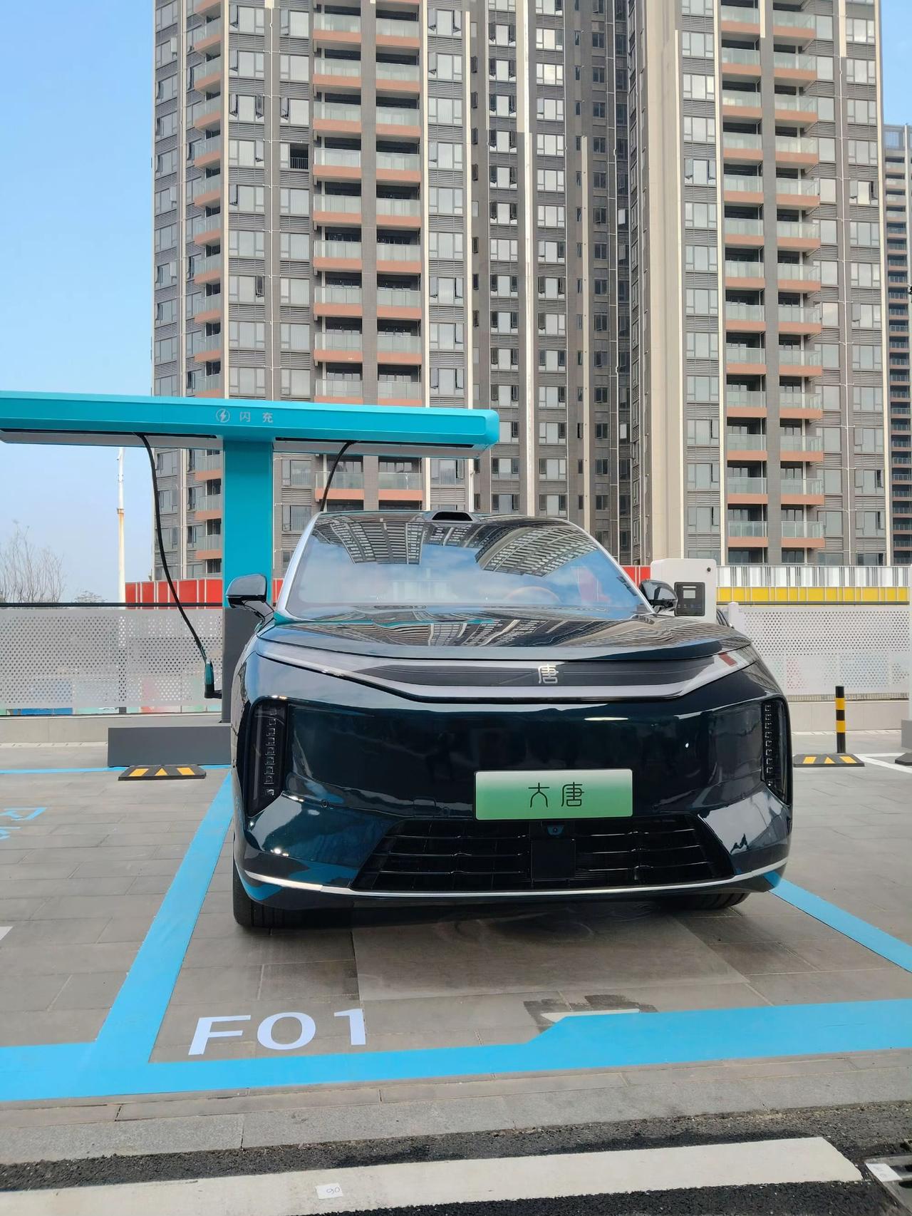 比亚迪品牌最高端的SUV车型来了！与此前推出来的概念车相比，几乎可以做到了9