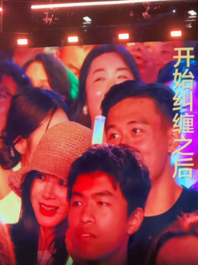 破案了！最近蒋圣龙球场上状态很差的原因找到了。近来上海申花战绩不佳，蒋圣龙表现