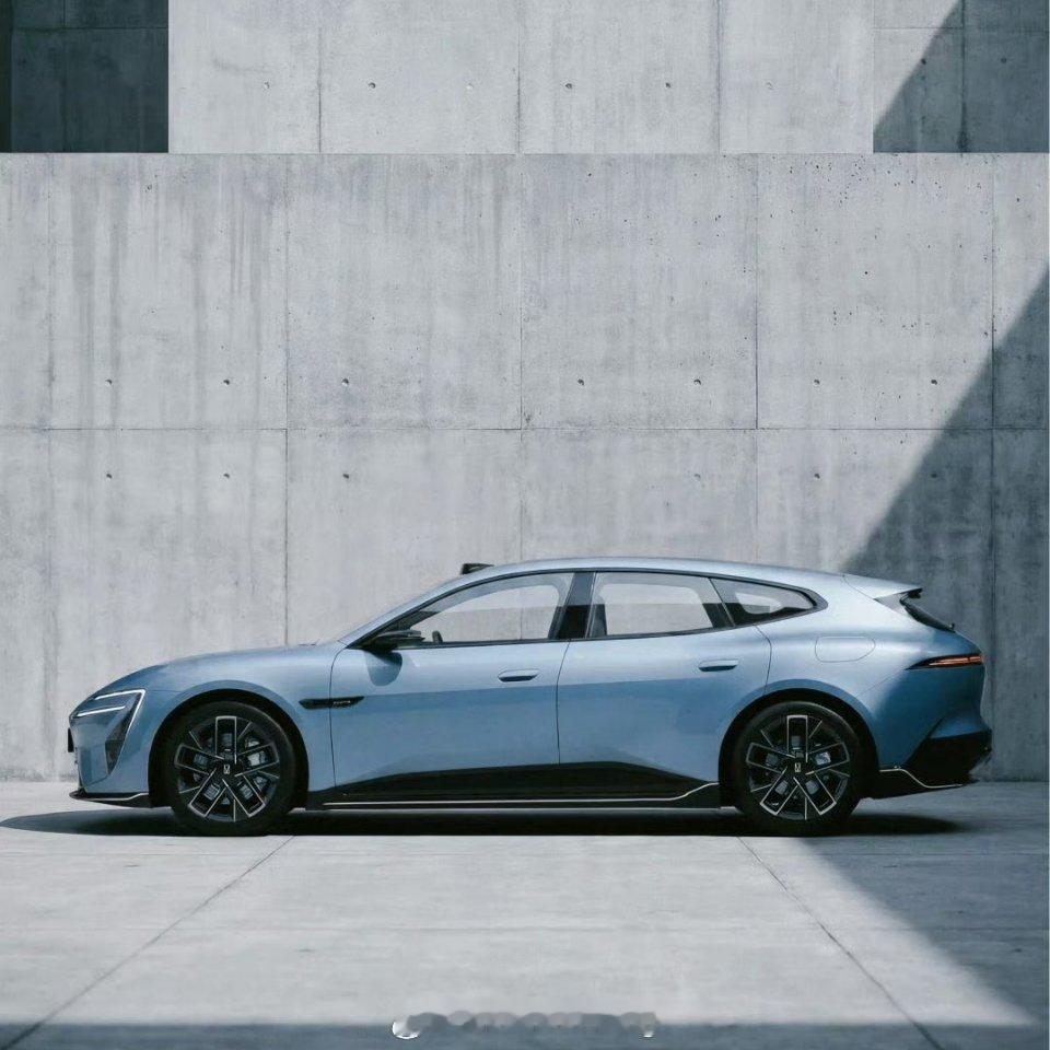 阿维塔06t很棒很原创的设计，很漂亮的小汽车。