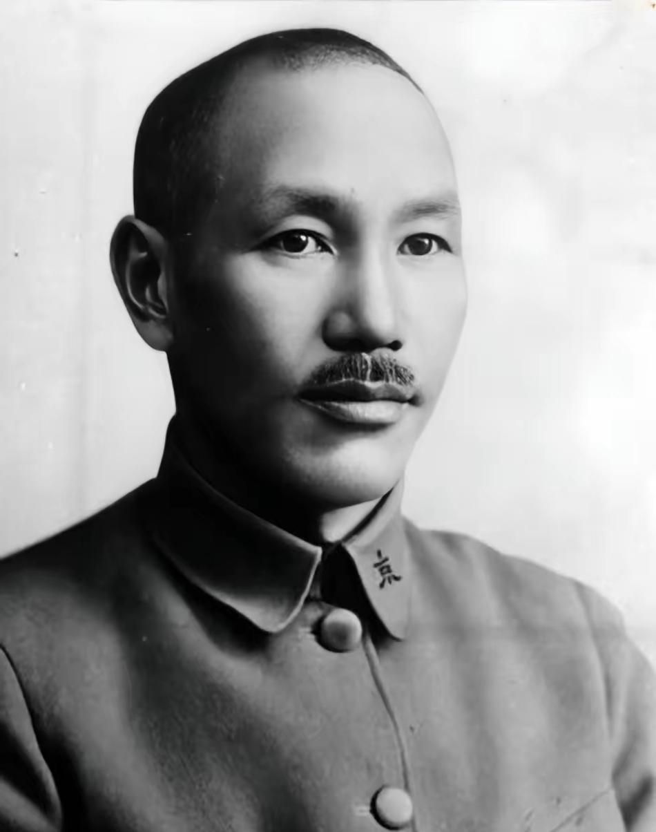 德不配位，祸国殃民！蒋介石装老实，获得孙中山的提携。通过宋美龄结婚，获得财阀的