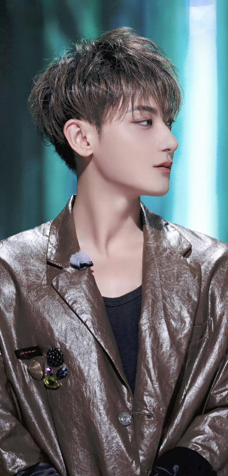 黄子韬手机里都不一定有这么帅的照片黄子韬早期还真帅过古早撕漫男​​​