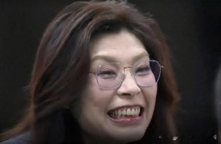 终于学乖了！郑丽文就应该像这两天一样安静点，起码少因为嘴炮而犯错！你想知道她这两