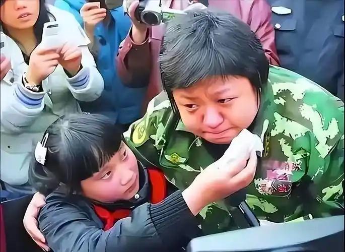 韩红：从公益神坛到口嗨王者，20年人设崩塌只需要30天！韩红的公众形象在3