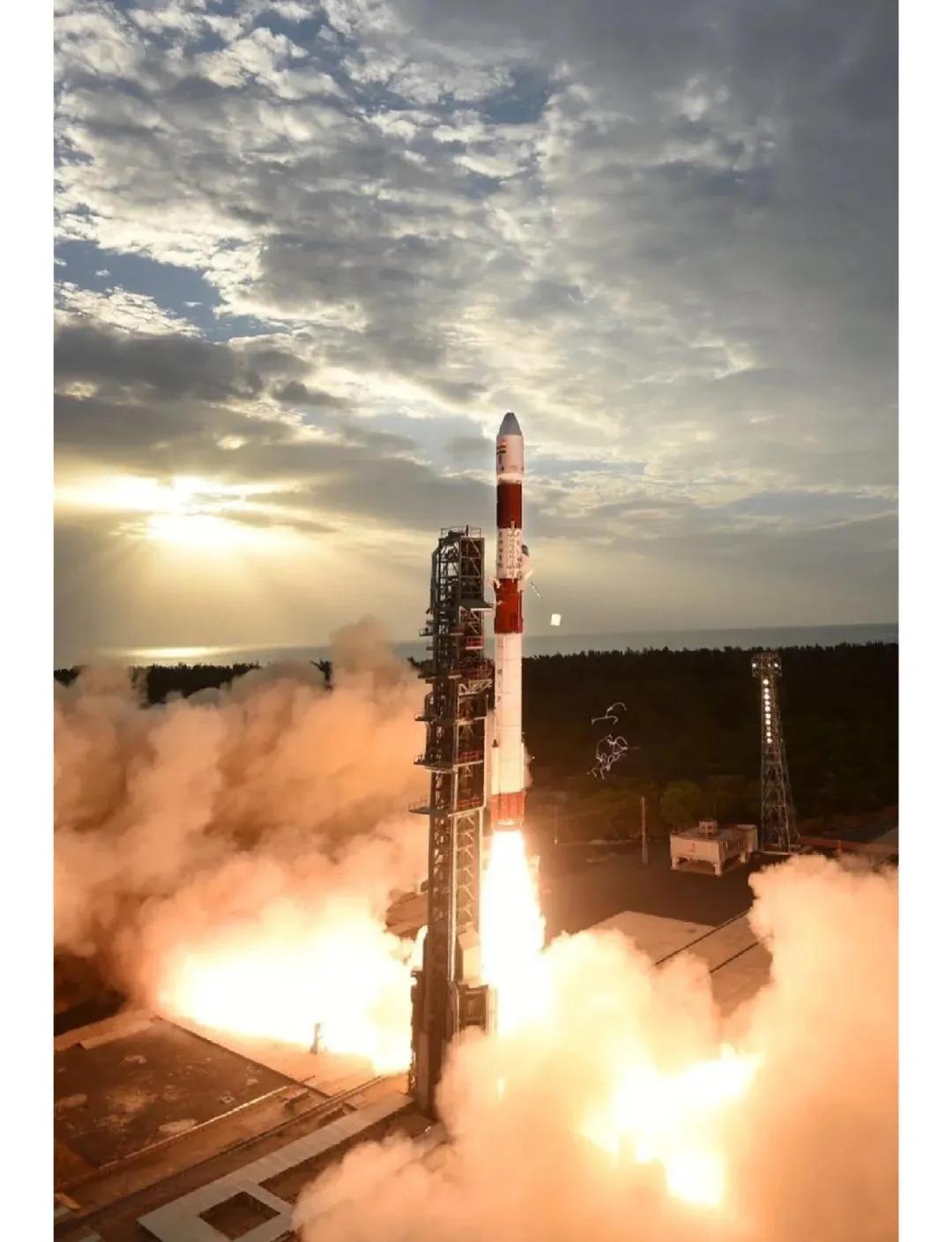 这一次印度icon玩了一把“大”的，刚刚发射了一颗大卫星，够印度得瑟好长时间了。