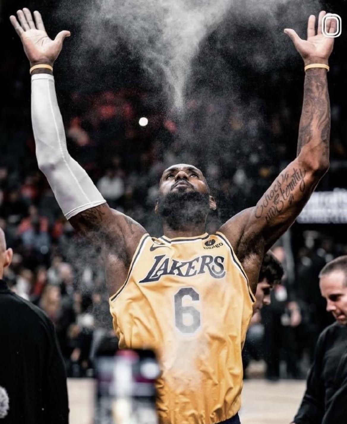 湖人队今年季后赛能走多远？看好半决赛上演洛城德比！常规赛还剩八场，湖人的对手分