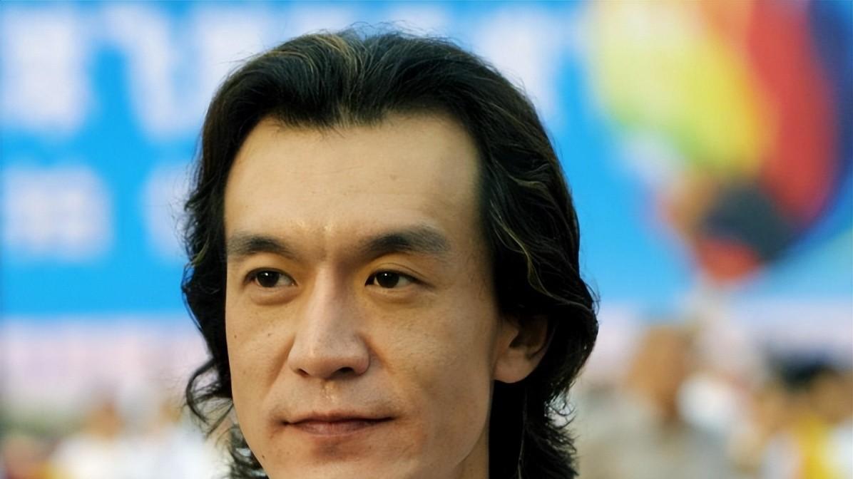 别再可怜李咏了!离世7年后医生暴露离世真相,难怪选择葬身美国