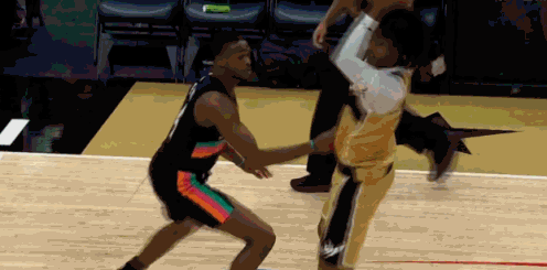 卡斯尔这球太帅了……反击大风车致敬前辈邓肯！这球完全是卡斯尔自导自演的一条龙！