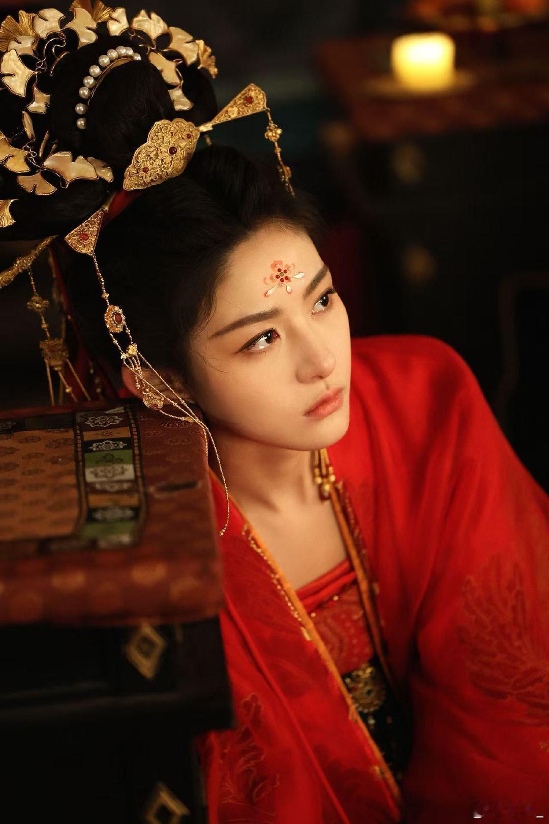 赵晴00花买股赵晴事业心上来了内娱00花的潜力股非赵晴莫属！女将军角色适