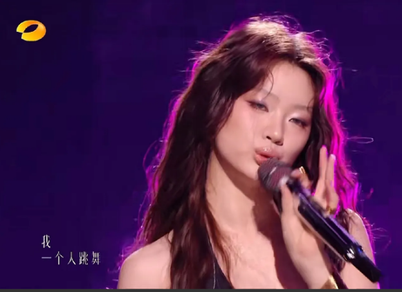 单依纯已经没有劝的必要了，因为她已经破罐子破摔了。歌手第6期单依纯唱了一首