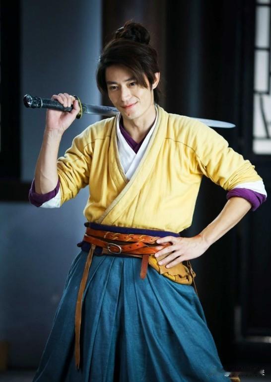 笑傲江湖是部奇书啊，越读越觉得金老是意有所指。开局五岳剑派多牛掰啊，斩妖除魔，