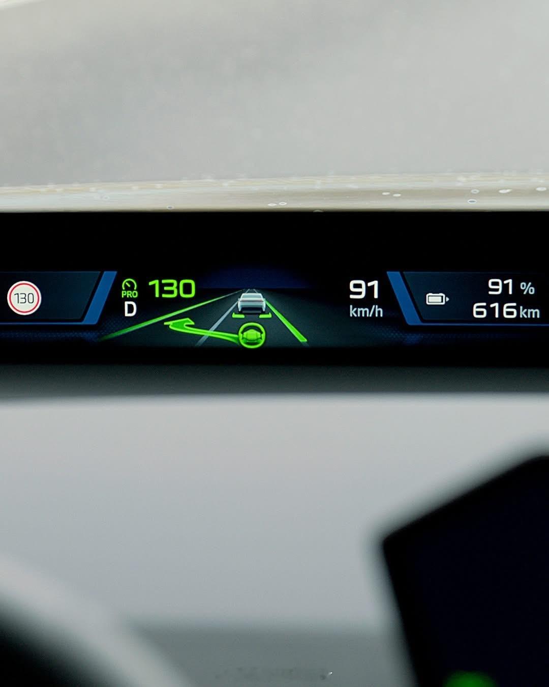 新世代宝马iX3已经可实现全脱手辅助驾驶以及130公里时速下精准自动切换车道