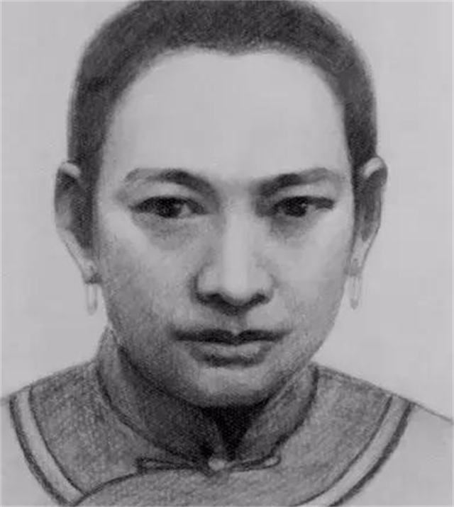 1904年，周恩来的父亲陪着妻子万冬儿，回娘家探亲，逛街时被卖彩票的人鼓动，买了
