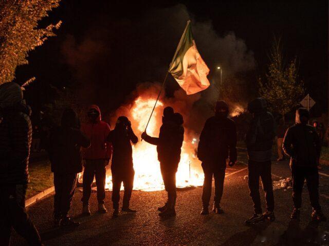 【都柏林骚乱爆发：国家监护10岁女孩疑遭非洲移民强奸】海外新鲜事10月21日晚
