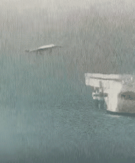 央妈公布的这段视频，应该是无人机在四川舰上降落的视频。不过视频比较模糊，分辨不