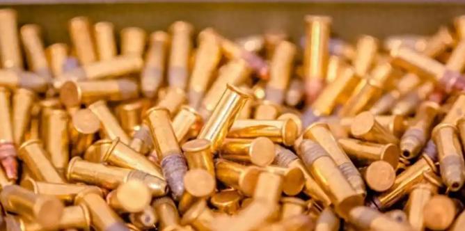 变天！北约大危机！德国约20000发弹药神秘消失，美猛烈开火，美军战机应声坠毁，