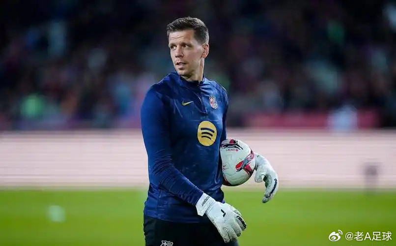 什琴斯尼自爆巴萨打工名场面！首赛季0薪水+队内体脂最高巴萨门将什琴斯尼在《GQ》