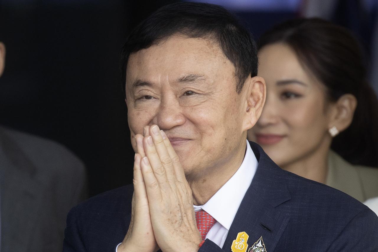 泰国政坛动荡，他信预感情况不妙，他已提前出国避难，以防泰国军方釜底抽薪！ 泰