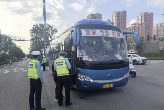 护航8天长假！西咸交警多措并举，“警”守节前交通安全线西咸新区连接西安与咸阳