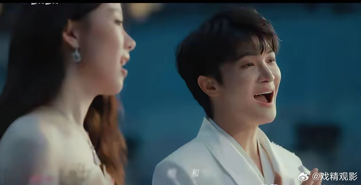 以前觉得只有刘欢、孙楠、那英这样的乐坛前辈，才有资格站上国家级的大舞台献唱。直到