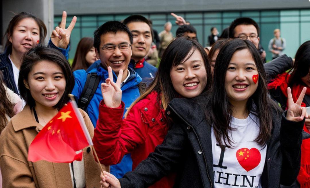 很多人不理解，为何华人移民欧美三代之后基本灭绝？我有个大学同学，全家移民去了澳洲