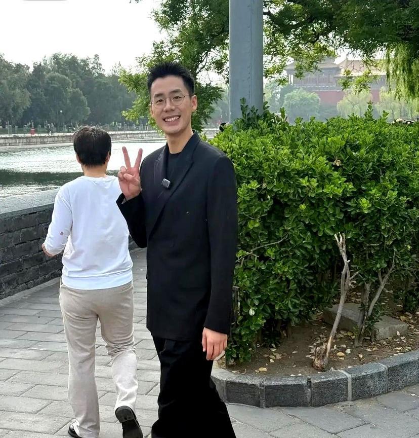 顿顿的事业可能悬了！不是因为东方甄选平台不好，也不是董宇辉的成功刺激了他。但