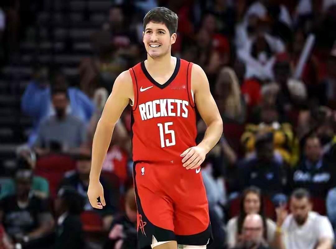 探花秀把勇士主场给干沉默了。火箭客场104:100掀翻勇士，这比赛真是绝了。