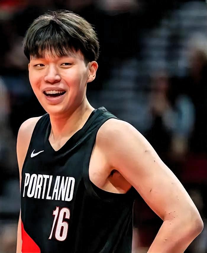 没有对比就没有伤害！五位中国球员NBA生涯得分破百用了多少场比赛？姚明：1个