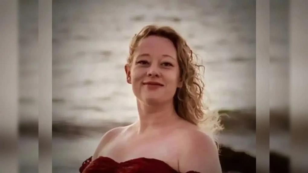 小仙女挑衅美国特工被爆头一名小仙女挑衅美国移民局，结果身中数枪，被当场击毙！