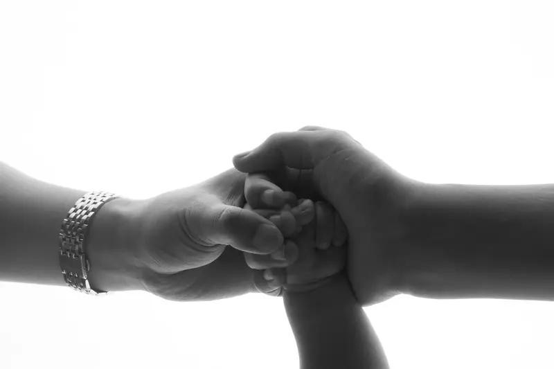 现在的孩子心理脆弱是谁的责任?现在的孩子生在阳光下，长在温室里，心理却越来越脆