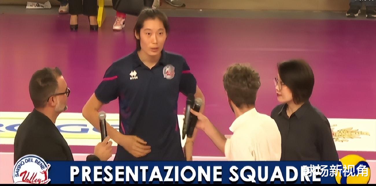 中国女排迎喜讯，朱婷做出难得表态，恭喜<em>斯坎迪奇</em>，球迷齐声点赞