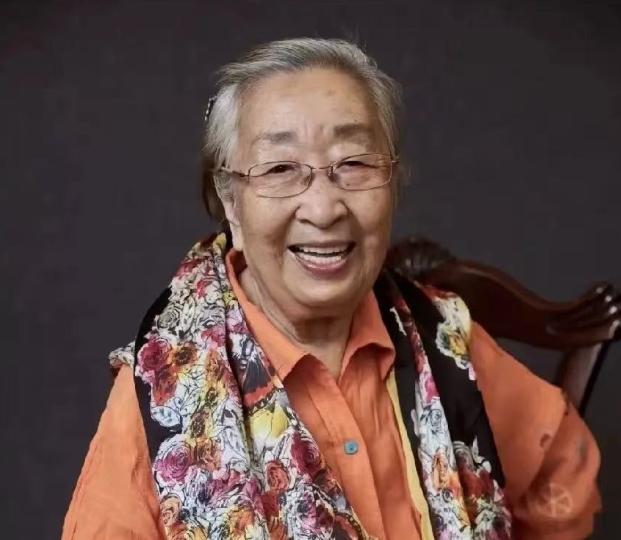 开始有点理解，什么叫“一个时代在谢幕”了。9月24日，游本昌走了。10月7日