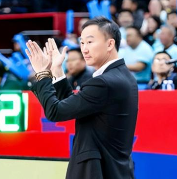 青岛男篮大外未来还会调整。青岛男篮虽然已经签下了前广州男篮外援克劳福德，但他们在