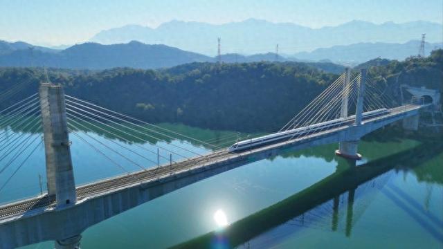 一条“砸锅卖铁也要上”的浙江省内高铁, 与上海有什么关系?