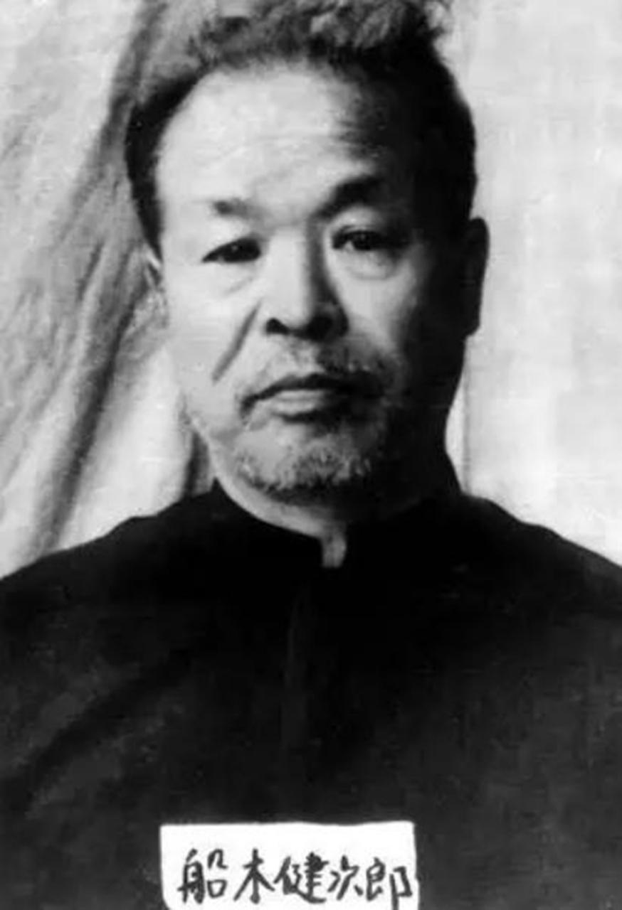 最没创造力、但是最狗腿的日军大佐——船木健次郎！这个人，就是大佐最典型的样子，十