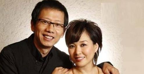 1999年，黄小茂对史可说：“孩子没了，咱们还是离婚吧。”史可含着泪水答应了，没