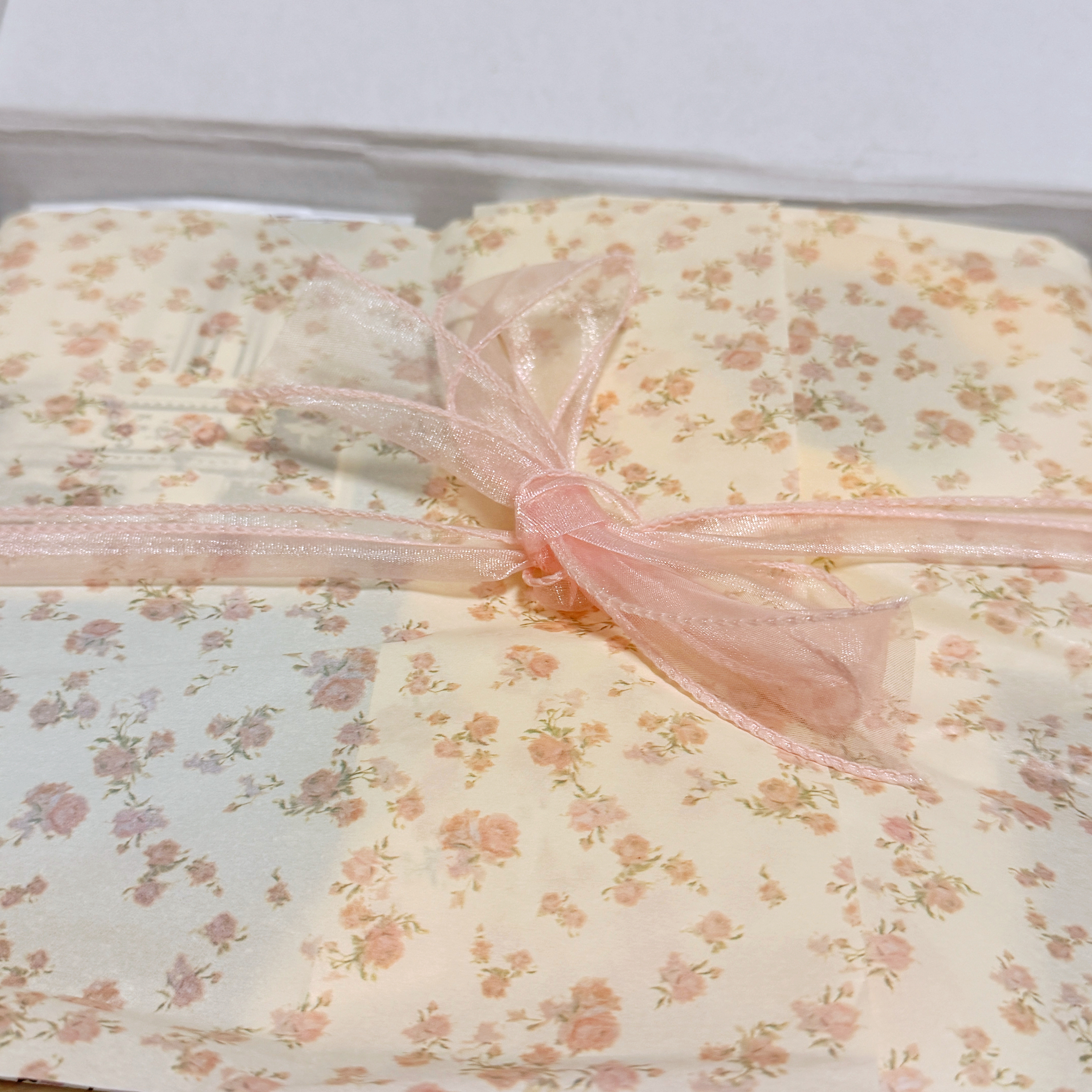 伴随着初雪来的还有碎碎的物料❄️甚至还有我tour的一个男人小卡，我拆开的时候人