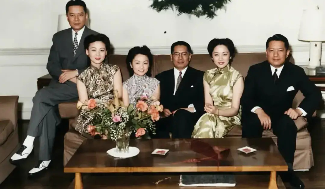 1942年，宋子文和宋子良，宋子安的合影，三位夫人貌美如花！