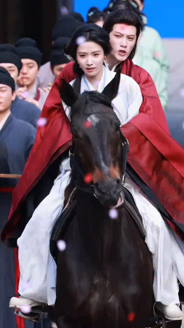 怪不得现在的剧组都不敢让演员真骑马了，实在是现在演员的体质跟以前的没法比。檀健次