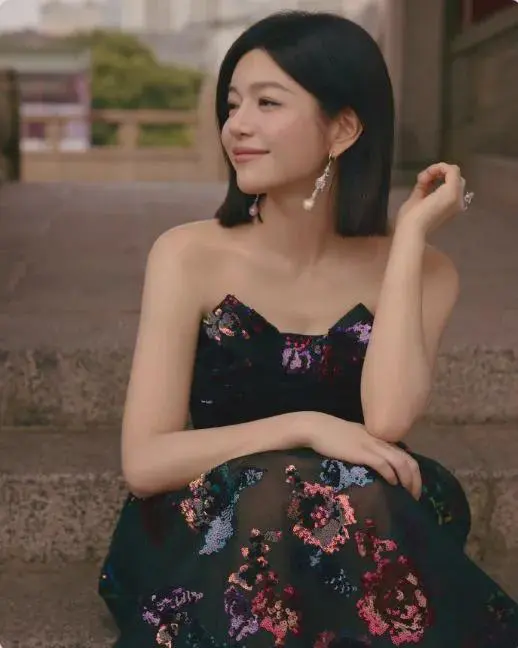 从陈妍希在《藏海传》里饰演的藏海母亲一角，看婚姻内耗给人外表带来的变化。《藏