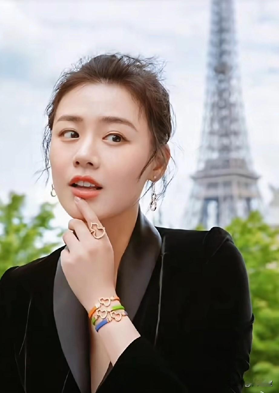 蒋雯丽捧她一路到影后，这话一出口，真的太伤人心了。当年，蒋雯丽把公司卖了1