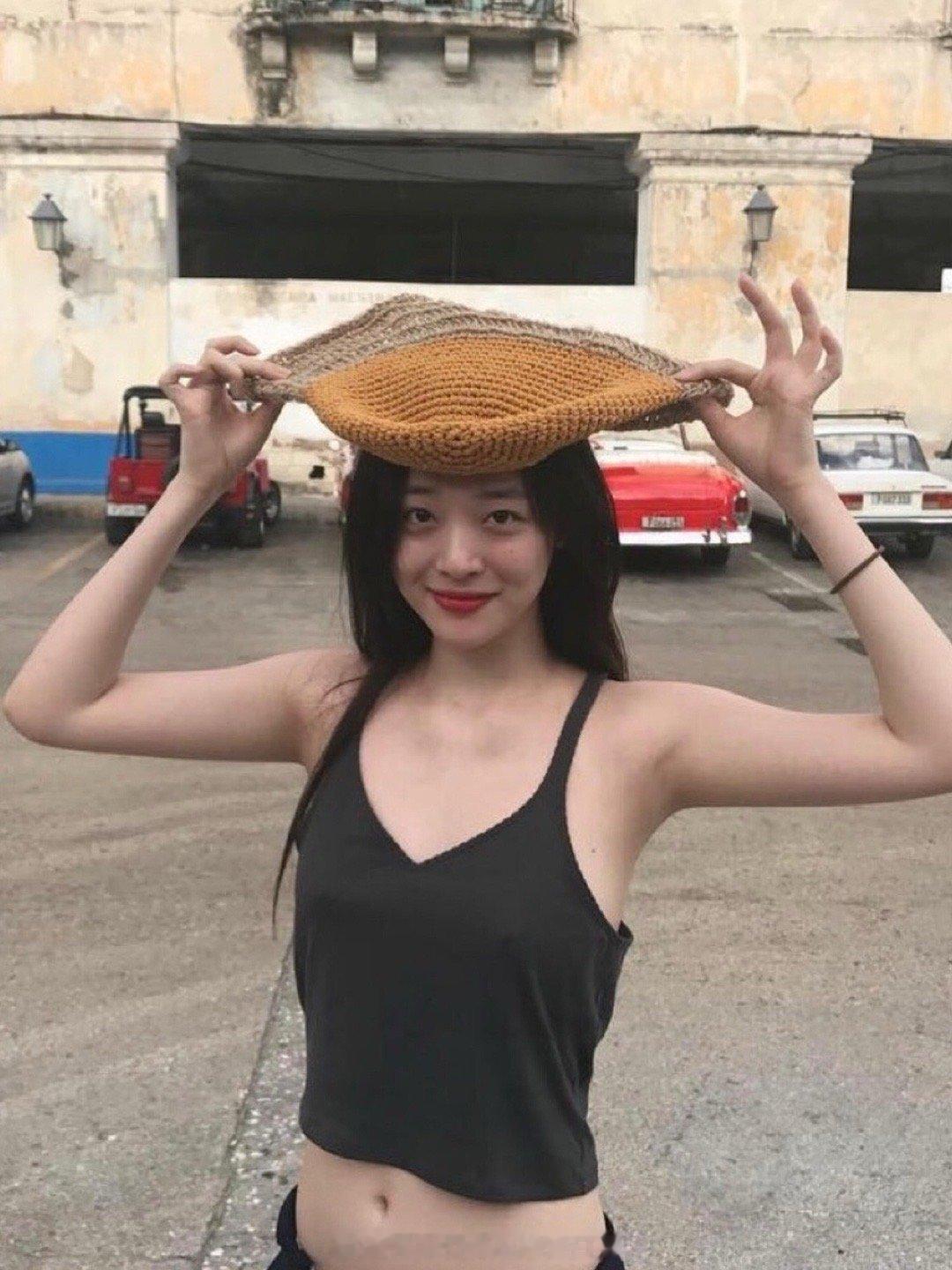 2017年的夏天她在古巴🇨🇺好漂亮啊我们雪莉永远看不腻