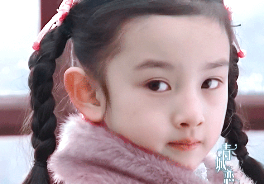 童年照完全等比例放大，颜值一直如此权威宋祖儿幼年体美女完成时.萌星超话营业中：