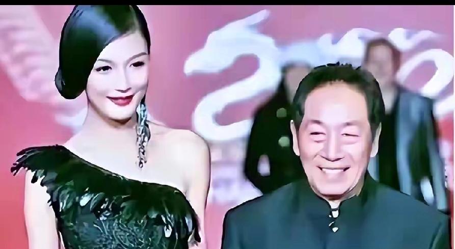 79岁王奎荣掏空全部家产，赠予小37岁妻子！12年婚姻打脸全网质疑