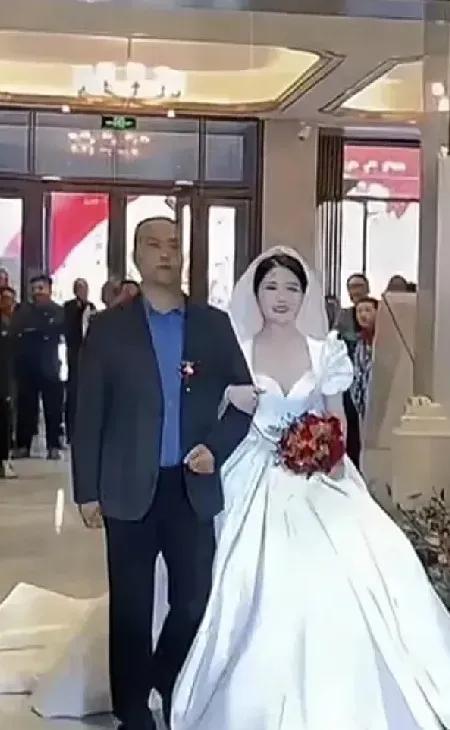 那天，她穿上婚纱，幸福地奔赴了一场报应。她用死亡换来了全网的怒火，同情，哀叹，