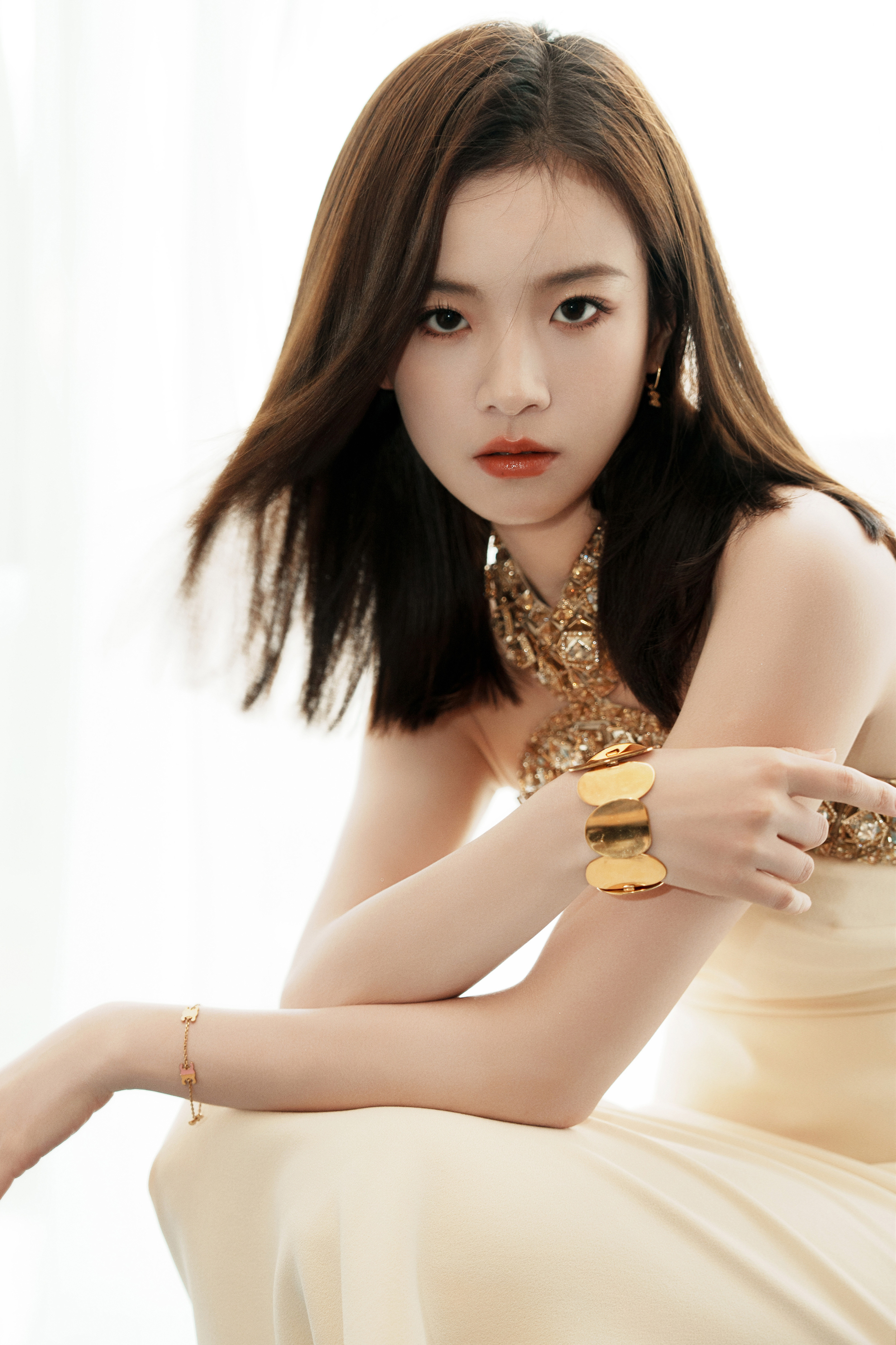 李庚希，一袭白色长裙，尽显端庄气质​​​