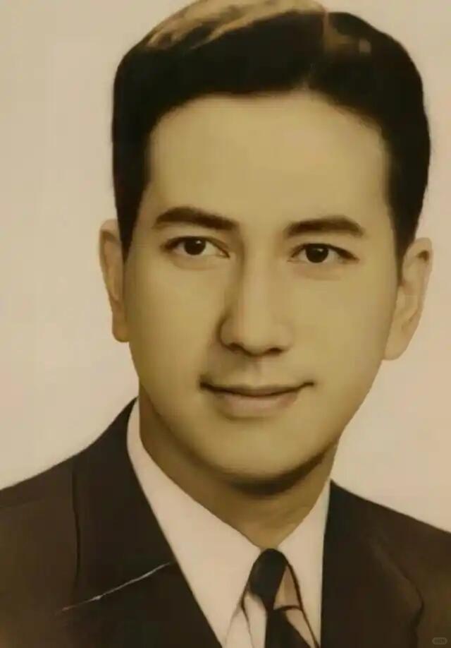 你敢信吗？一代赌王何鸿燊，13岁时连补牙的资格都没有。不是病太重，不是牙太