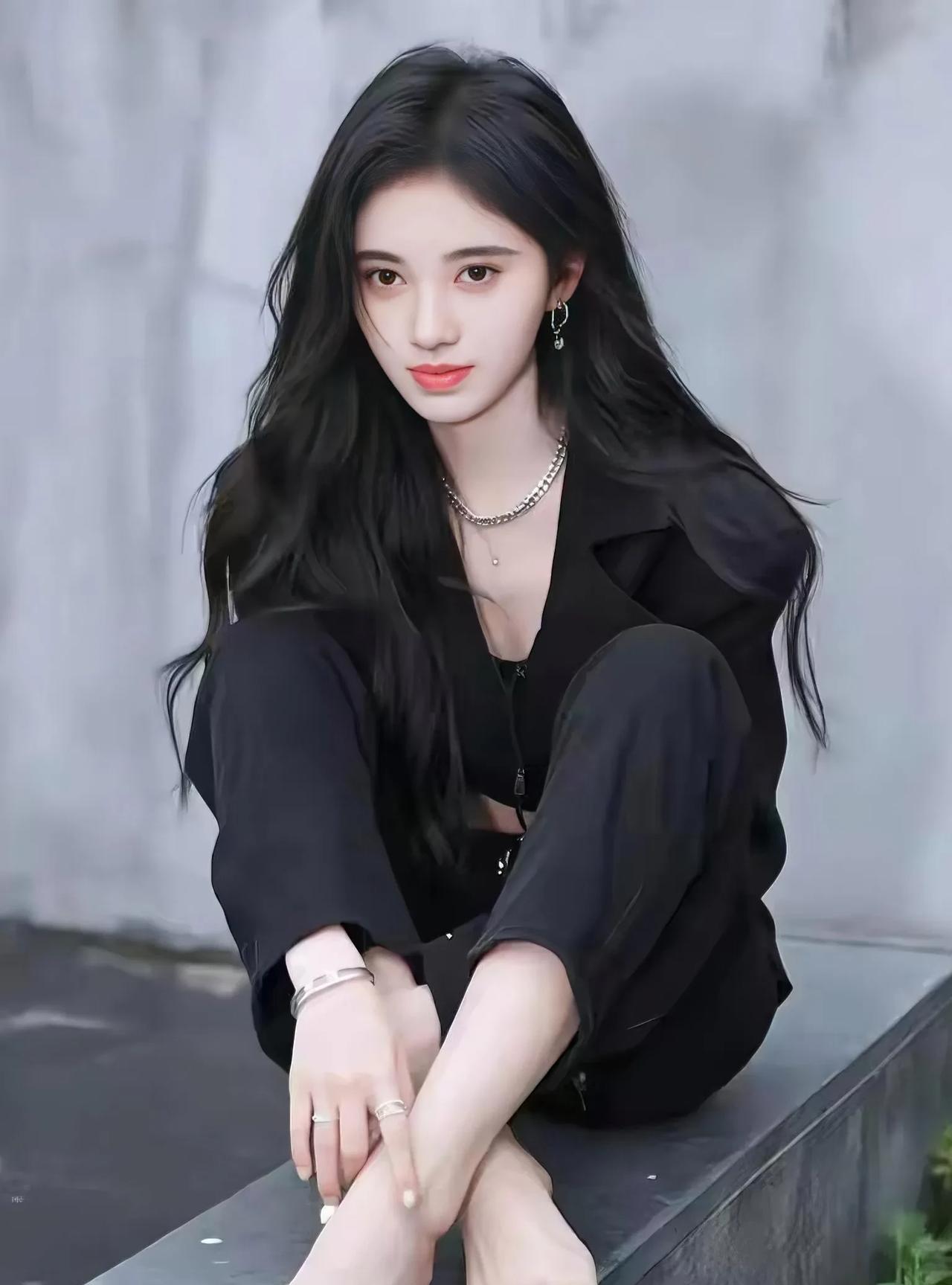 鞠婧炜、李沁